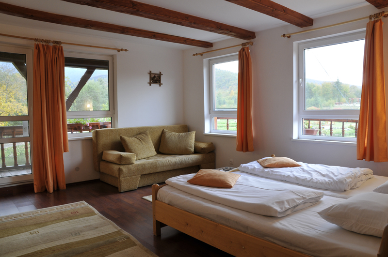 Zimmer aus Holz im Complex Albota
